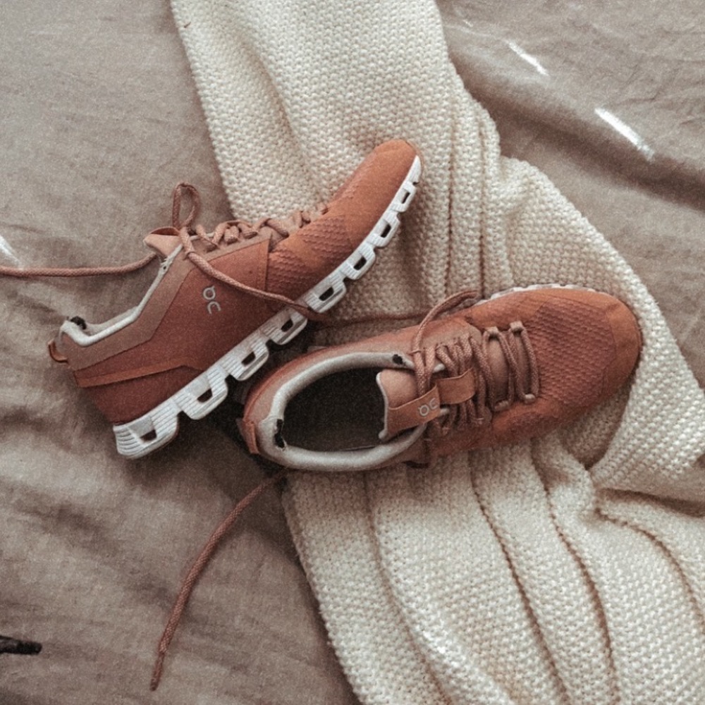 On cloud running shoes WOMENS 10